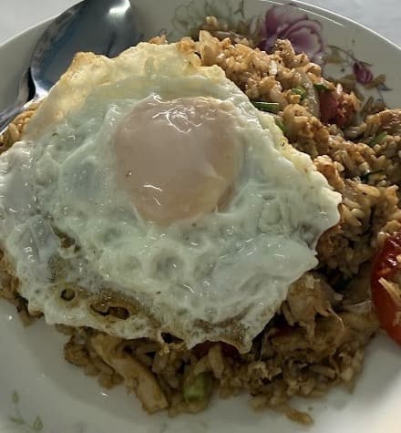 中華系食堂カオマンガイ、カオカームーのガパオライス