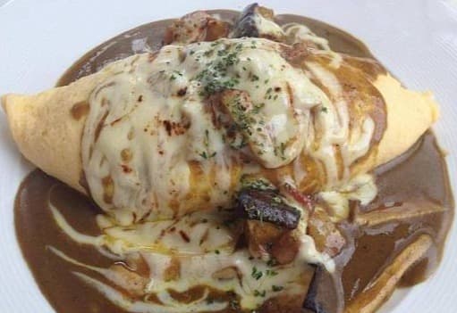 とろ~りチーズとコクのあるカレーが絶妙なおむレストランのチーズオムライス