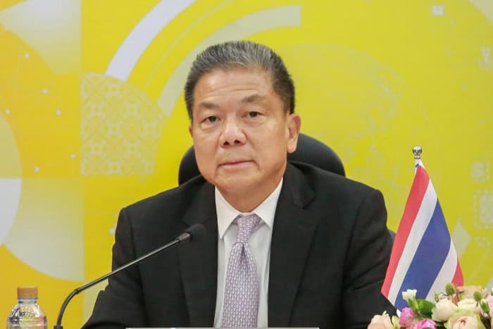 NBTC議長の適格性を巡る騒動