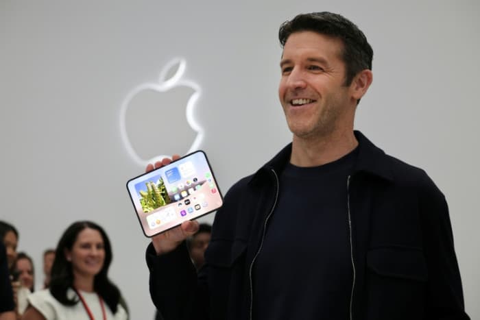 Apple、初の折りたたみスマホ発表