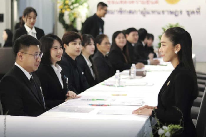 バンコクの議員が証言を要求